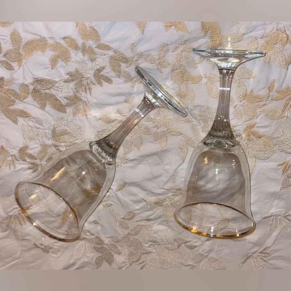 NWOT Gold Rimed Elegant Wine Glasses, Stunning Simple Design, Great Condition🍷🍷